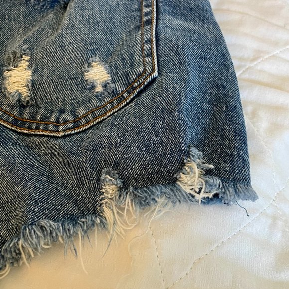 Abercrombie & Fitch High Rise Blue Distressed Mom Short, Curve Love, Sz 27 (4) - Picture 7 of 9